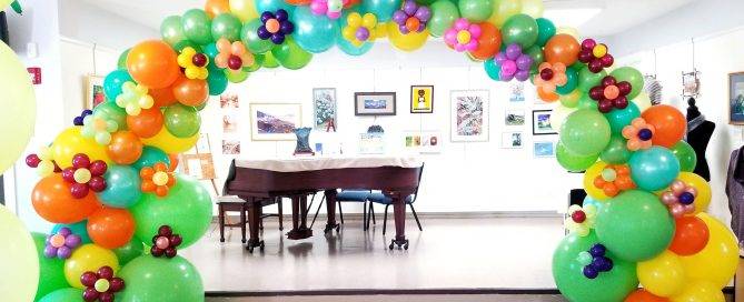 balloon arch created by the best balloon decorators in Boston
